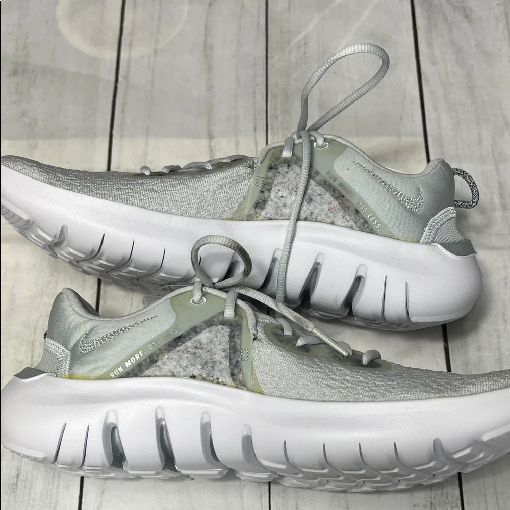 WMNS NIKE FLEX 2021 RN PURE PLATINUM/METALLIC SILVER-WOLF GREy SZ -8